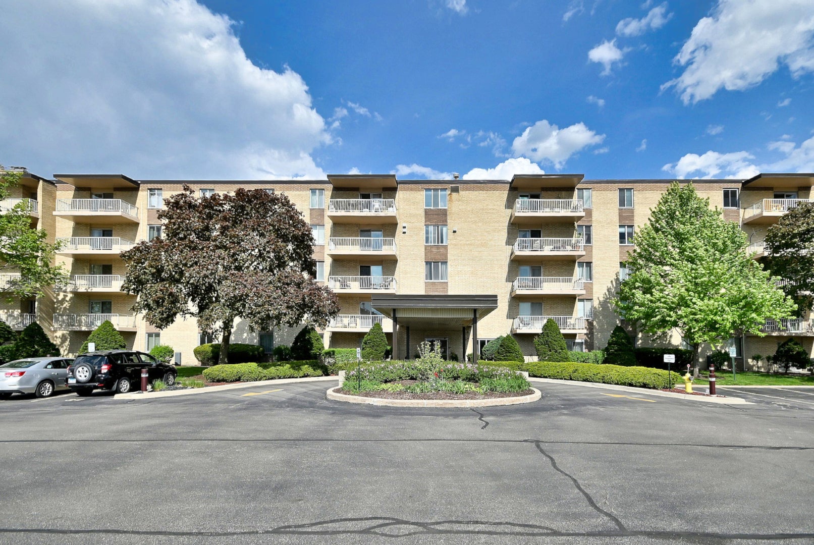 110 W Butterfield Road 309S