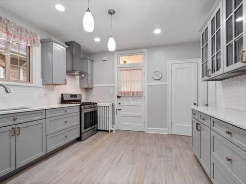 Tiny photo for 2531 W Morse Avenue, Chicago, IL 60645 (MLS # 12627277)