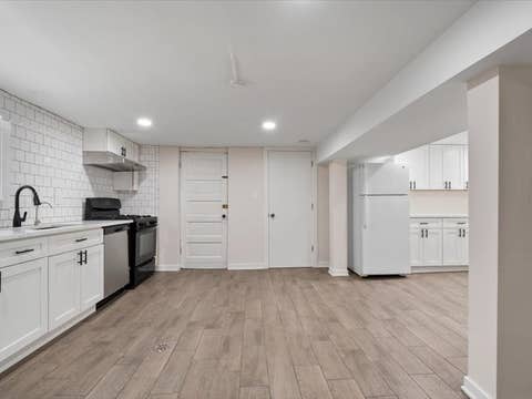 Tiny photo for 2531 W Morse Avenue, Chicago, IL 60645 (MLS # 12627277)