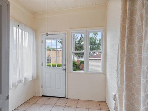 Tiny photo for 2531 W Morse Avenue, Chicago, IL 60645 (MLS # 12627277)