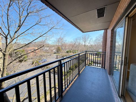 Tiny photo for 1000 Deerfield Road #304, Highland Park, IL 60035 (MLS # 12604831)