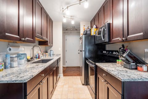 Tiny photo for 5800 Oakwood Drive #1B, Lisle, IL 60532 (MLS # 12717936)
