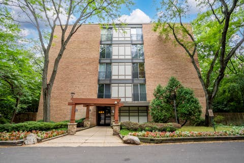 Tiny photo for 5800 Oakwood Drive #1B, Lisle, IL 60532 (MLS # 12717936)