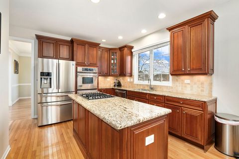 Tiny photo for 1 Open Parkway N, Hawthorn Woods, IL 60047 (MLS # 12557576)