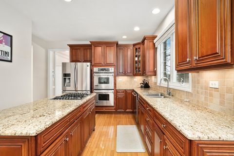 Tiny photo for 1 Open Parkway N, Hawthorn Woods, IL 60047 (MLS # 12557576)