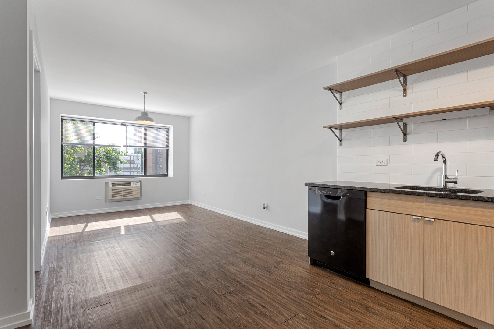 6134 N Kenmore Avenue 403