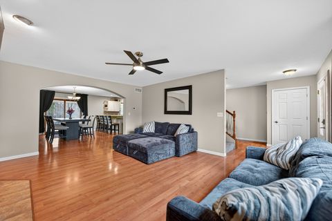 Tiny photo for 206 Griffin Place, Poplar Grove, IL 61065 (MLS # 12607229)