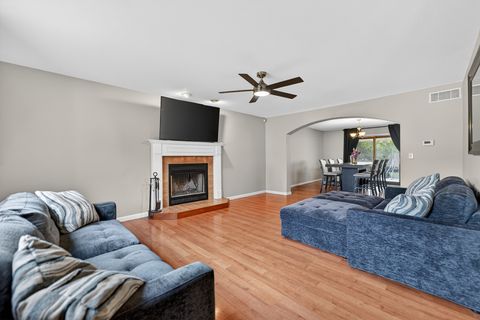 Tiny photo for 206 Griffin Place, Poplar Grove, IL 61065 (MLS # 12607229)