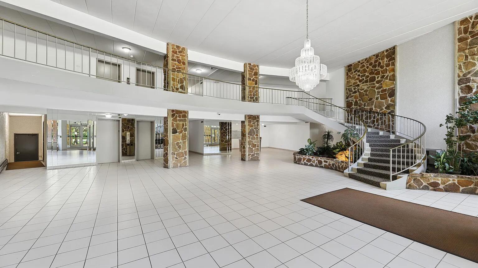 18 E Old Willow Road 213N