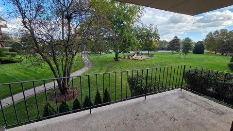 Tiny photo for 18 E Old Willow Road #213N, Prospect Heights, IL 60070 (MLS # 12729156)
