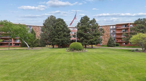 Photo of 18 E Old Willow Road #213N, Prospect Heights, IL 60070 (MLS # 12729156)