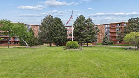 Photo of 18 E Old Willow Road #213N, Prospect Heights, IL 60070 (MLS # 12729156)