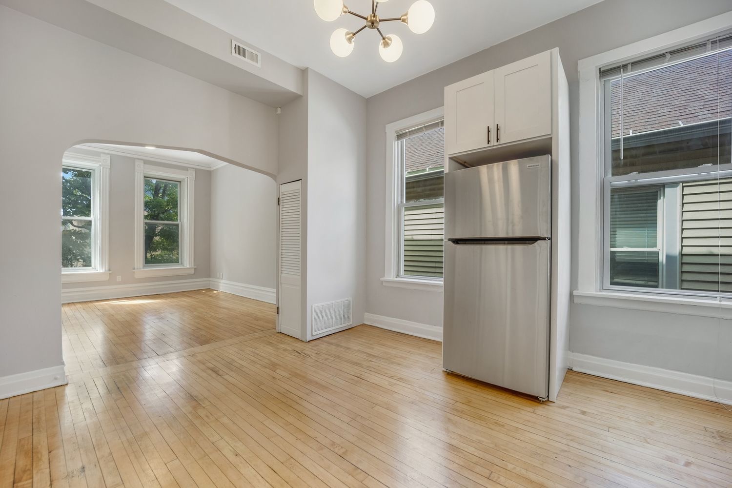 1346 W Webster Avenue 2F