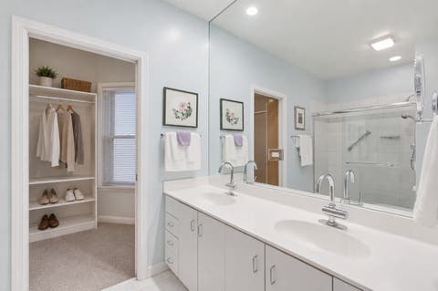 Tiny photo for 524 W Oakdale Avenue #2, Chicago, IL 60657 (MLS # 12708538)