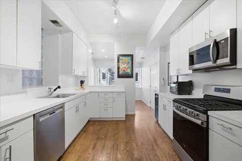 Tiny photo for 524 W Oakdale Avenue #2, Chicago, IL 60657 (MLS # 12708538)