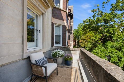 Tiny photo for 524 W Oakdale Avenue #2, Chicago, IL 60657 (MLS # 12708538)