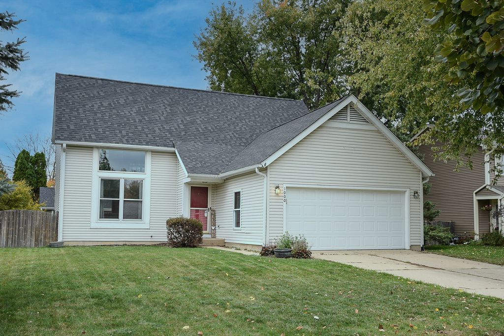 Photo for 1000 Sandalwood Lane, Crystal Lake, IL 60014 (MLS # 12503179)