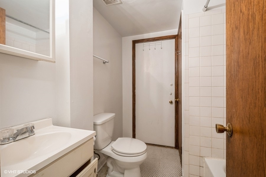 1504 N Dearborn Parkway 107