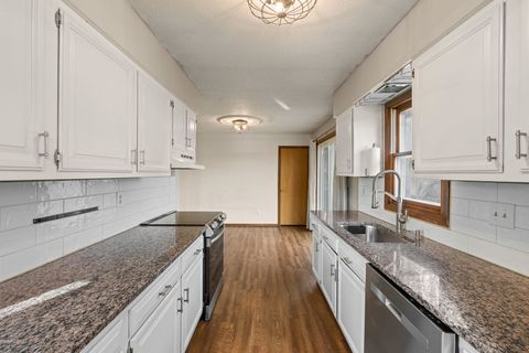 Tiny photo for 214 S 3RD Street, Le Claire, IA 52753 (MLS # 12589585)