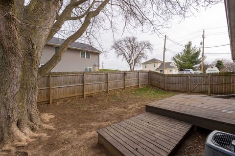 Tiny photo for 214 S 3RD Street, Le Claire, IA 52753 (MLS # 12589585)