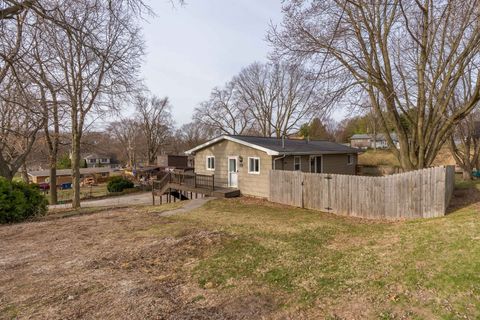 Tiny photo for 214 S 3RD Street, Le Claire, IA 52753 (MLS # 12589585)