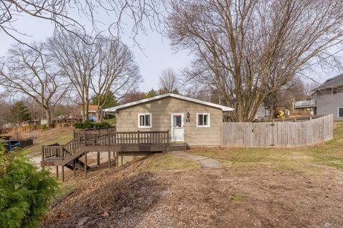 Tiny photo for 214 S 3RD Street, Le Claire, IA 52753 (MLS # 12589585)