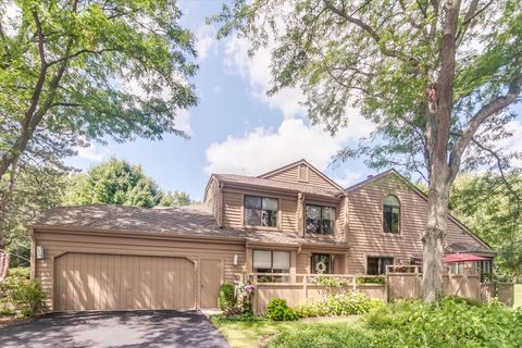 Photo of 970 LONGMEADOW Court, Lake Barrington, IL 60010 (MLS # 12433265) Photo of 970 LONGMEADOW Court, Lake Barrington, IL 60010 (MLS # 12433265)