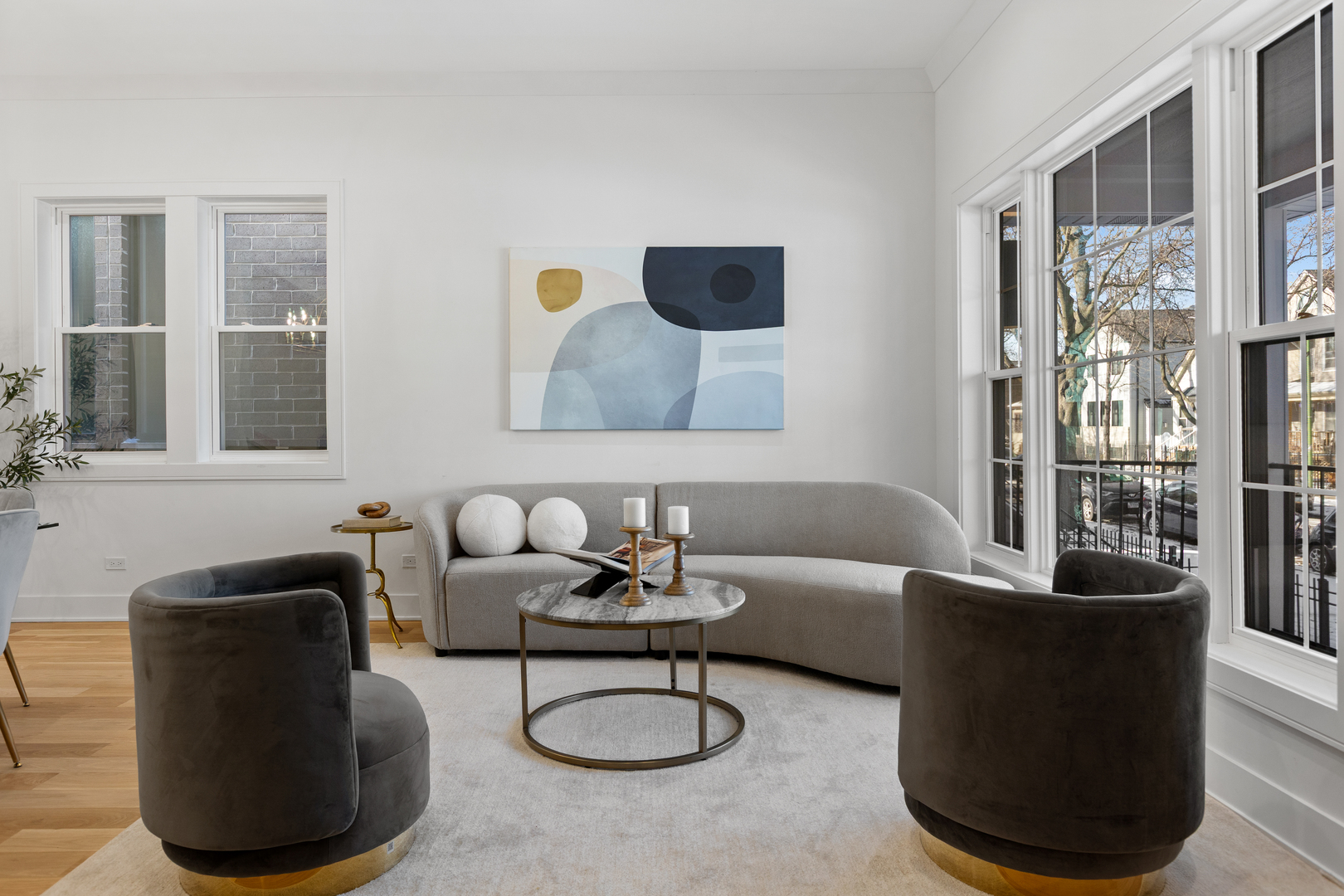 2433 W Cuyler Avenue