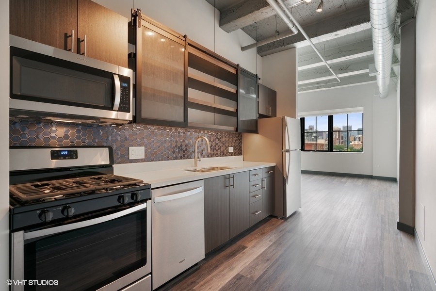 2101 S Wabash Avenue 402