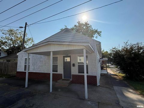 Tiny photo for 1100 CATHERINE Street, Metropolis, IL 62960 (MLS # EB459718)