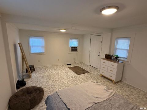 Tiny photo for 1100 CATHERINE Street, Metropolis, IL 62960 (MLS # EB459718)