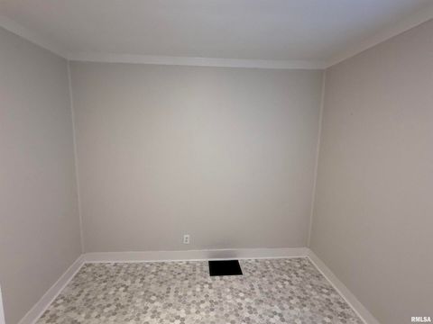 Tiny photo for 1100 CATHERINE Street, Metropolis, IL 62960 (MLS # EB459718)