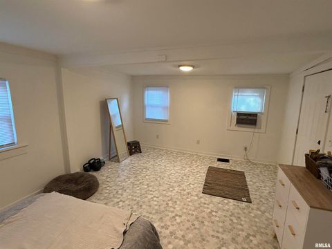 Tiny photo for 1100 CATHERINE Street, Metropolis, IL 62960 (MLS # EB459718)