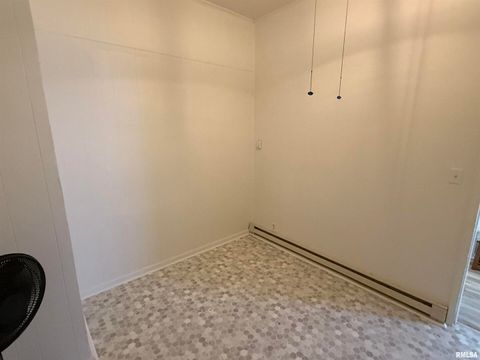 Tiny photo for 1100 CATHERINE Street, Metropolis, IL 62960 (MLS # EB459718)