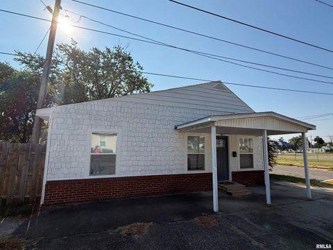 Photo of 1100 CATHERINE Street, Metropolis, IL 62960 (MLS # EB459718)