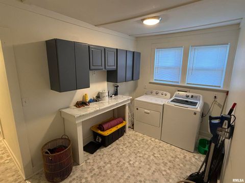 Tiny photo for 1100 CATHERINE Street, Metropolis, IL 62960 (MLS # EB459718)