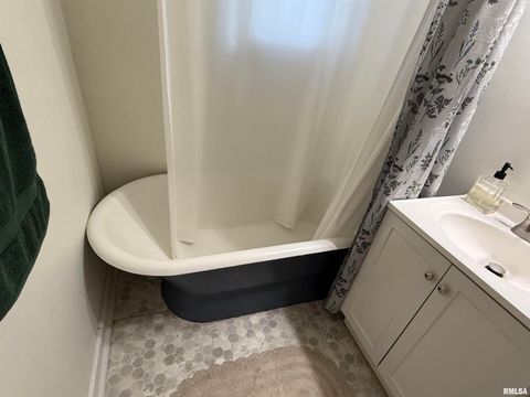 Tiny photo for 1100 CATHERINE Street, Metropolis, IL 62960 (MLS # EB459718)