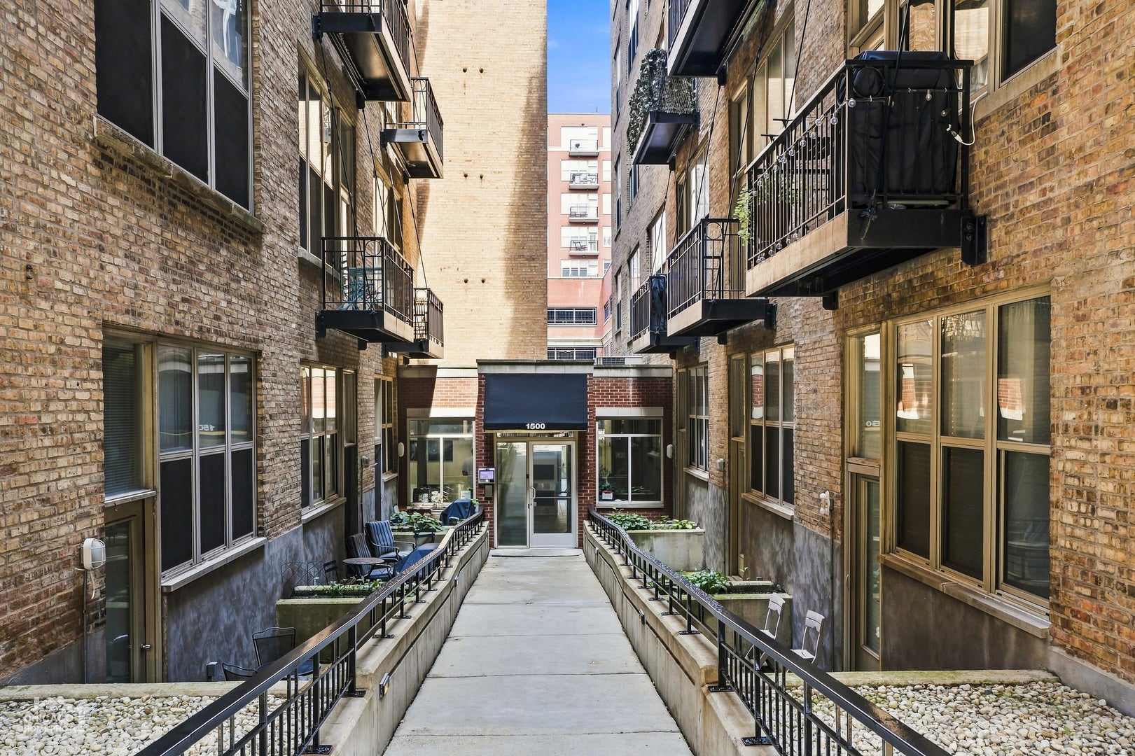 1500 W MONROE Street 411