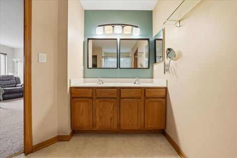 Tiny photo for 170 Cobbler Court, Sugar Grove, IL 60554 (MLS # 12576655)