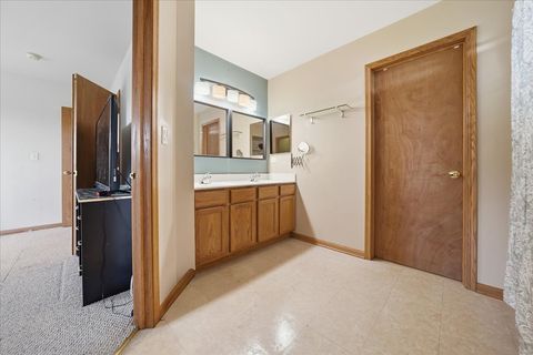 Tiny photo for 170 Cobbler Court, Sugar Grove, IL 60554 (MLS # 12576655)