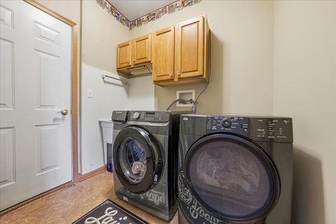 Tiny photo for 170 Cobbler Court, Sugar Grove, IL 60554 (MLS # 12576655)