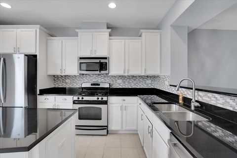 Tiny photo for 222 W Hyde Street, Arlington Heights, IL 60005 (MLS # 12621022)