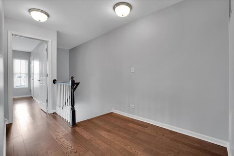 Tiny photo for 222 W Hyde Street, Arlington Heights, IL 60005 (MLS # 12621022)