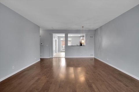 Tiny photo for 222 W Hyde Street, Arlington Heights, IL 60005 (MLS # 12621022)