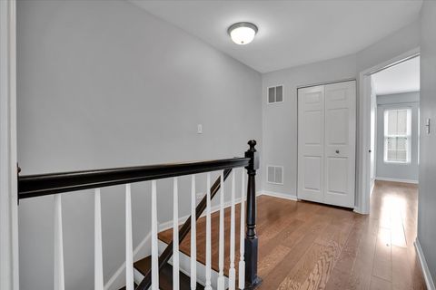 Tiny photo for 222 W Hyde Street, Arlington Heights, IL 60005 (MLS # 12621022)