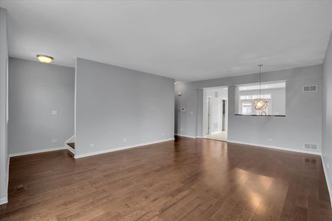 Tiny photo for 222 W Hyde Street, Arlington Heights, IL 60005 (MLS # 12621022)