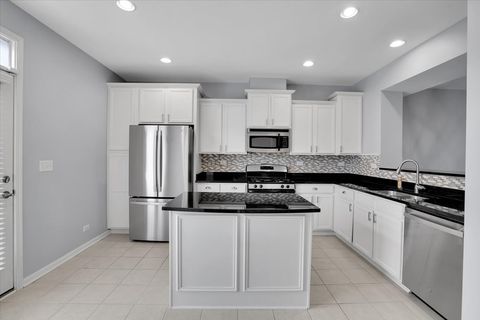 Tiny photo for 222 W Hyde Street, Arlington Heights, IL 60005 (MLS # 12621022)