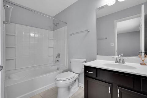 Tiny photo for 222 W Hyde Street, Arlington Heights, IL 60005 (MLS # 12621022)