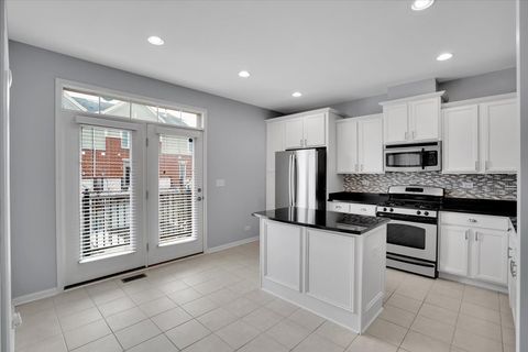 Tiny photo for 222 W Hyde Street, Arlington Heights, IL 60005 (MLS # 12621022)