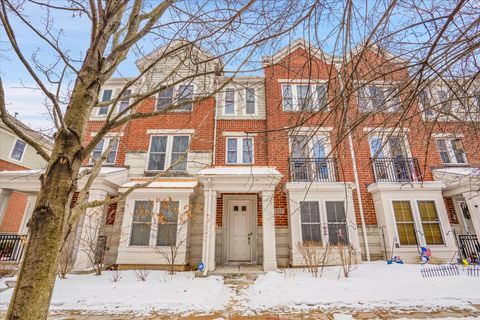 Tiny photo for 222 W Hyde Street, Arlington Heights, IL 60005 (MLS # 12621022)